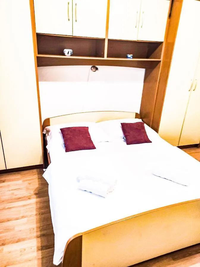 Apartmani Ankica Crikvenica 0*,