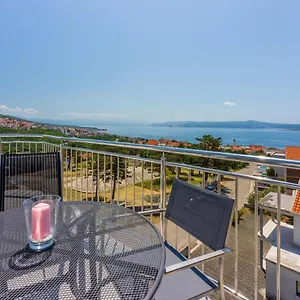 Sunshine D Apartment